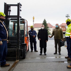 Kardinal Bozanić s radnicima molio Stepinčev zagovor da se omogući božićno slavlje u katedrali